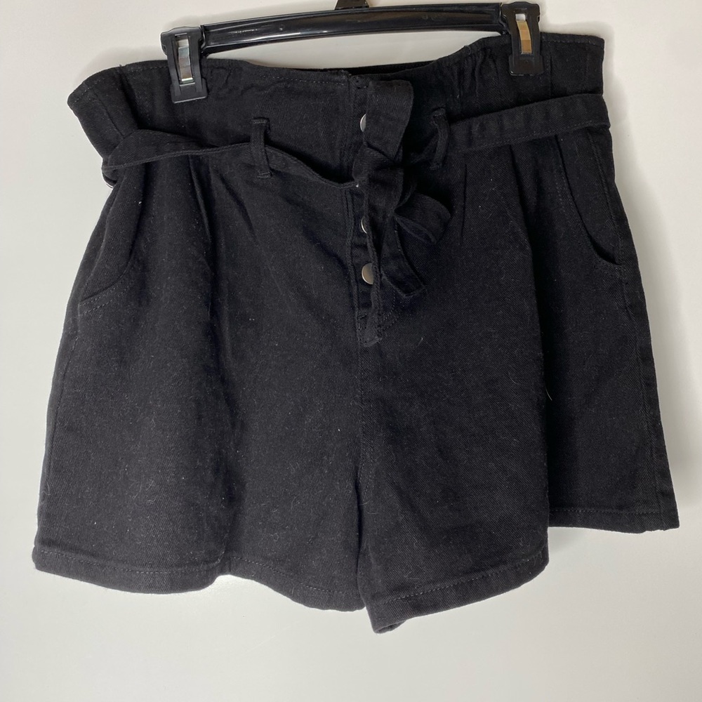 NWT Bohme Women's Woven High Waist Shorts Tie Front Multi Button Black Size L.